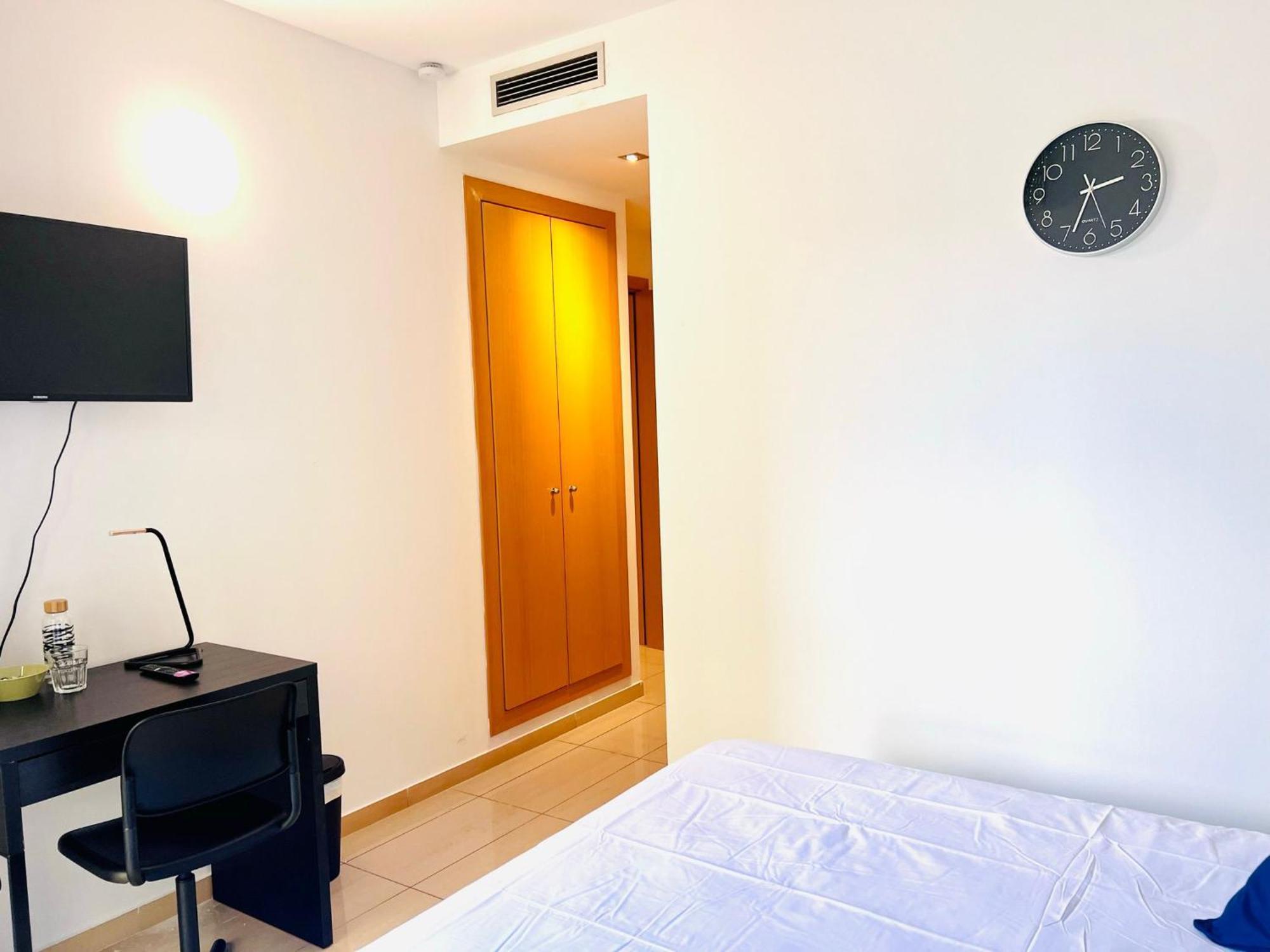 Fira Gran Via 2 - Private Rooms In A Shared Apartment - Habitaciones Privadas En Apartamento Compartido L'Hospitalet de Llobregat Exterior foto
