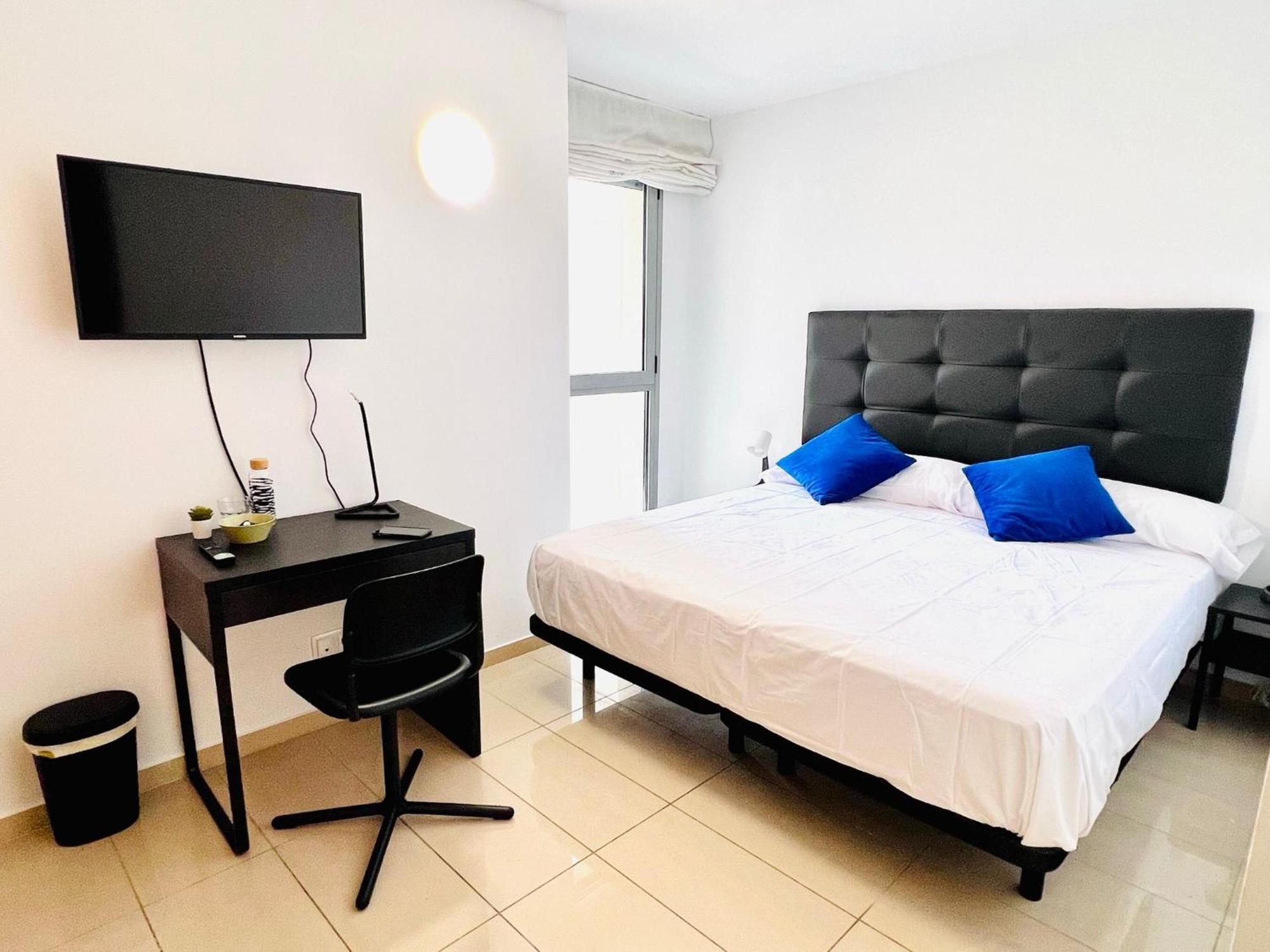 Fira Gran Via 2 - Private Rooms In A Shared Apartment - Habitaciones Privadas En Apartamento Compartido L'Hospitalet de Llobregat Exterior foto